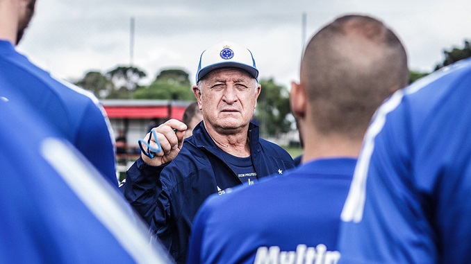 Em busca dos três pontos, Felipão define titulares para duelo contra Vitória; confira escalação