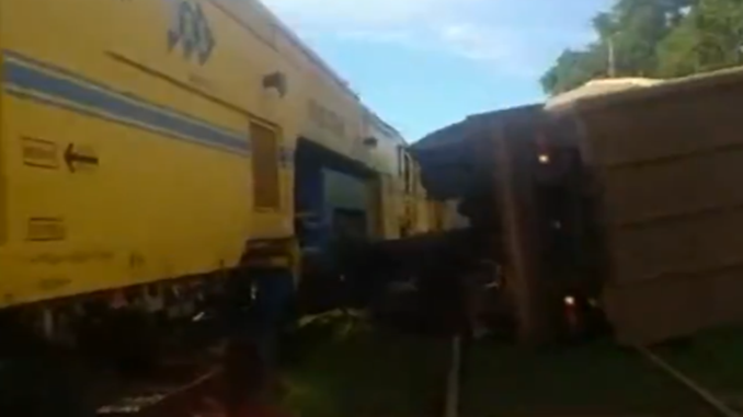 Caminhão e trem se envolvem em acidente na cidade de Mário Campos