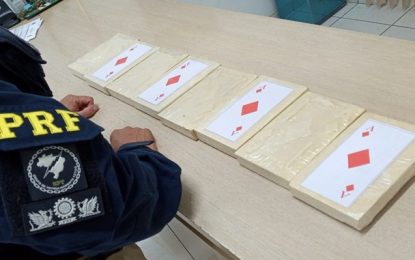 PRF apreende jovem com mais de 8 kg de crack em ônibus interestadual, em São Gonçalo do Sapucaí