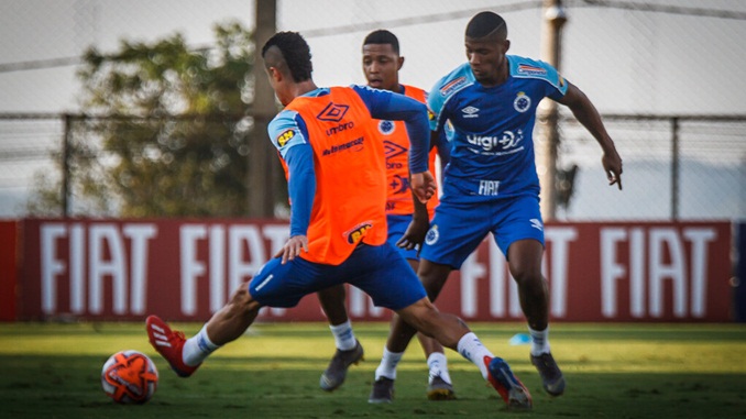 Atlético entra na disputa e negocia com ex-lateral direito do Cruzeiro