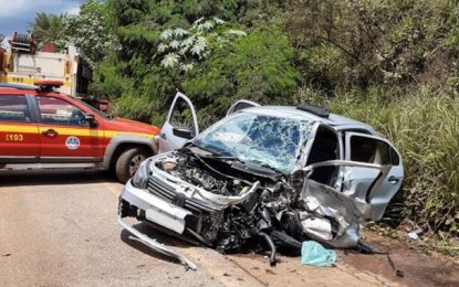 Acidente deixa motorista ferido na MG 030