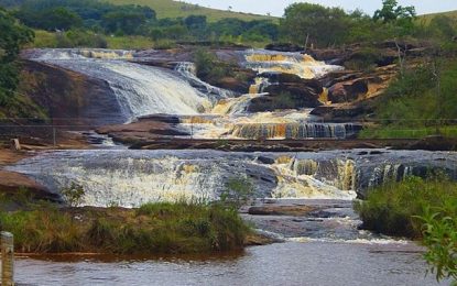 Bombeiros resgatam homem afogado em cachoeira na zona rural de Andrelândia