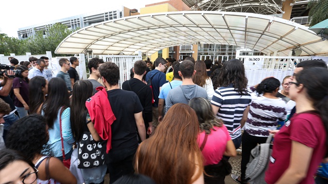 Primeiro Enem digital será presencial e levar caneta preta é obrigatório