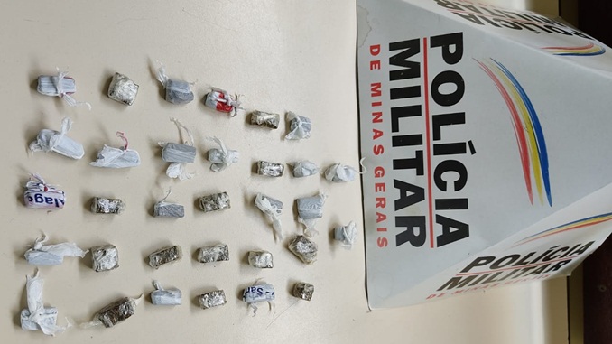 Homem é preso por tráfico de drogas no bairro Santa Cecília, em Barbacena