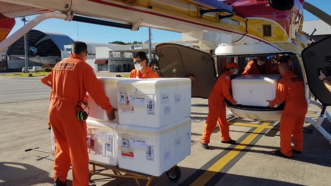 Vacinas da AstraZeneca e CoronaVac são distribuídas em MG