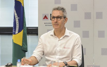 Governador Zema vistoria chegada de seringas em Barbacena e vai a Correia de Almeida