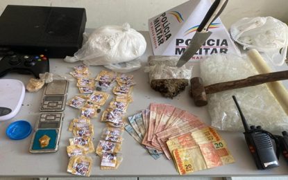 Menor é apreendido por tráfico de drogas, em Santos Dumont