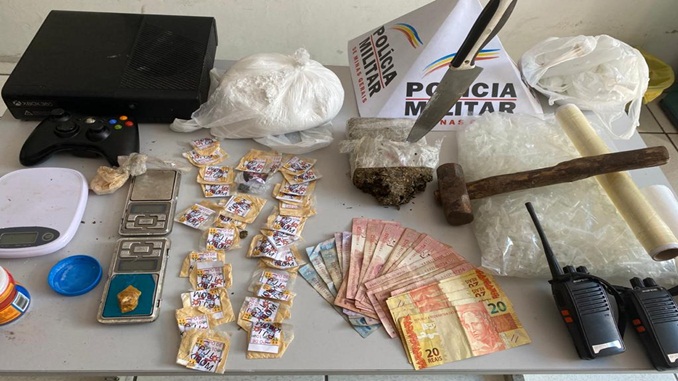 Menor é apreendido por tráfico de drogas, em Santos Dumont