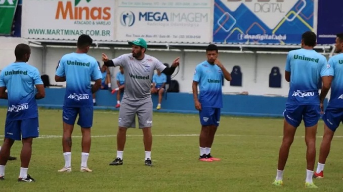 Aymorés joga pelo título e técnico Bruno Barros mira sequência
