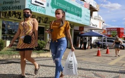 Cuidados com a Covid-19 devem continuar após a vacinação