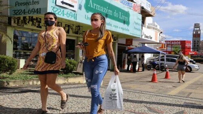 Cuidados com a Covid-19 devem continuar após a vacinação