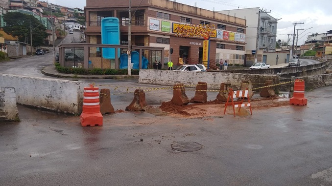 Ponte na Rua Bahia em Barbacena, é interditada