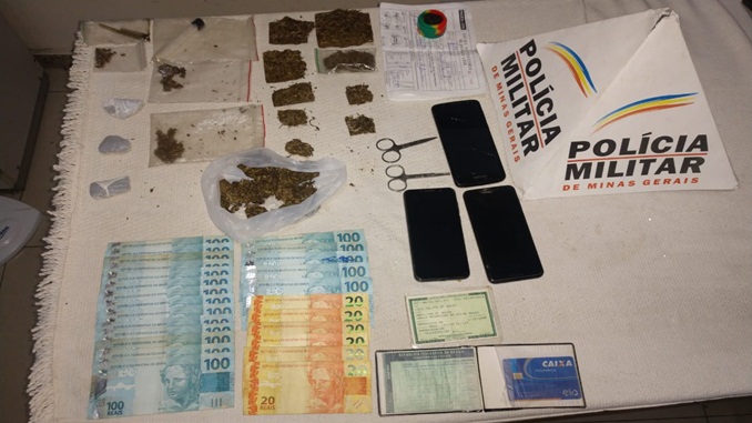 Polícia Militar prende trio suspeito de tráfico de drogas, em Barbacena