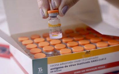 Covid-19: 3,2 milhões de doses da vacina começam a ser distribuídas