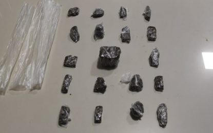 Jovem é preso por tráfico de drogas no bairro Nova Cidade, em Barbacena