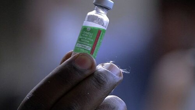 Primeiro lote de ingrediente para produção da vacina de Oxford deve chegar sábado (6)