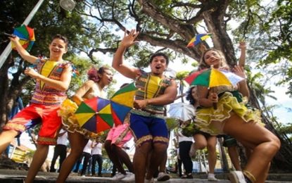 Municípios cancelam carnaval de rua e promovem alternativas digitais