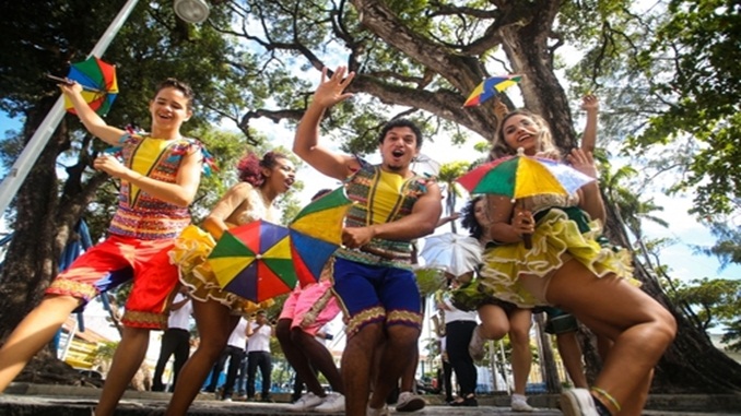 Municípios cancelam carnaval de rua e promovem alternativas digitais