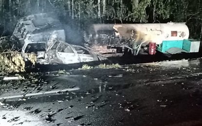 Incêndio em carreta atinge dois veículos na rodovia BR-040