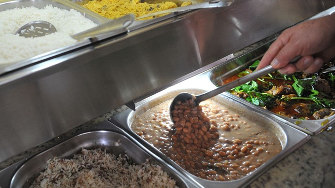 Com isolamento social, famílias sentem impacto de alta dos alimentos