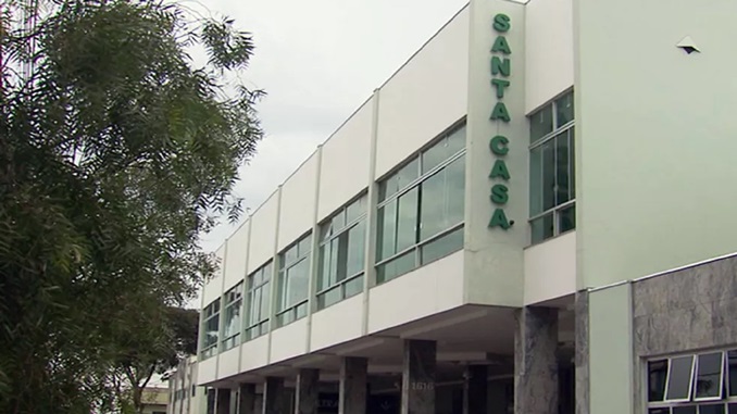 Pacientes de Uberlândia e Coromandel com Covid-19 são transferidos para Santa Casa de Alfenas