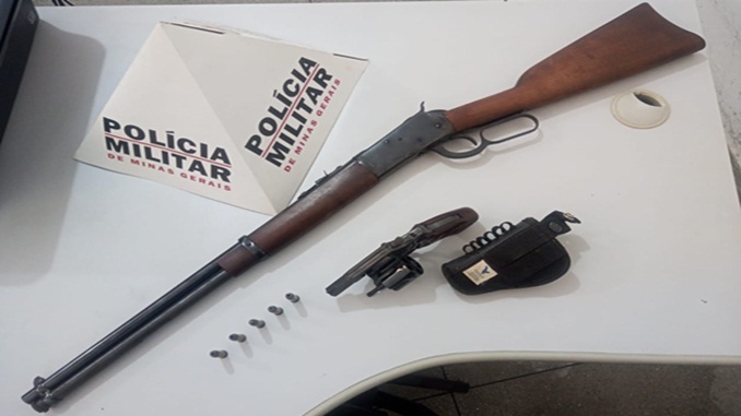 Polícia Militar de Meio Ambiente resgata pássaros e apreende armas em Bias Fortes