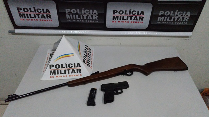 Polícia Militar apreende armas de fogo, em Santos Dumont