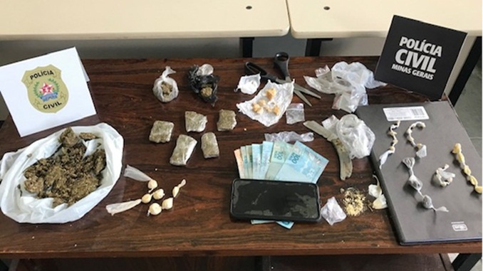 PCMG prende três pessoas durante cumprimento de mandado de busca e apreensão, em Barroso