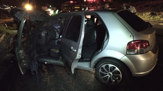 Incêndio atinge veículo no bairro São Sebastião, em Conselheiro Lafaiete