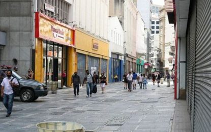 Confiança do comércio cai 18,5 pontos em todo o país