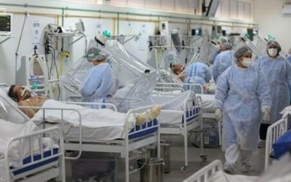 Alta ocupação de leitos evidencia colapso na saúde após um ano de pandemia