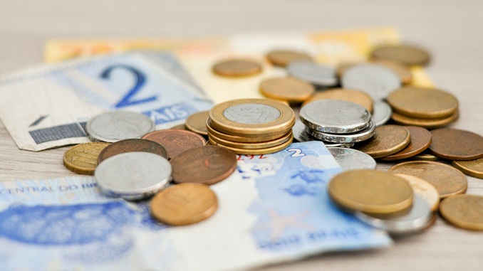 Receita Federal estima que 325 mil mineiros terão que devolver auxílio-emergencial