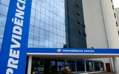 Primeira parcela do 13° salário para aposentados e pensionistas começa a ser paga nesta terça-feira (25)