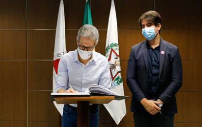 Romeu Zema empossa Fábio Baccheretti, novo secretário de Estado de Saúde