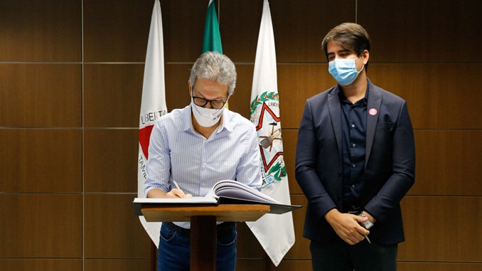 Romeu Zema empossa Fábio Baccheretti, novo secretário de Estado de Saúde