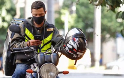 Pandemia dobrou delivery, mas reduziu renda de entregadores