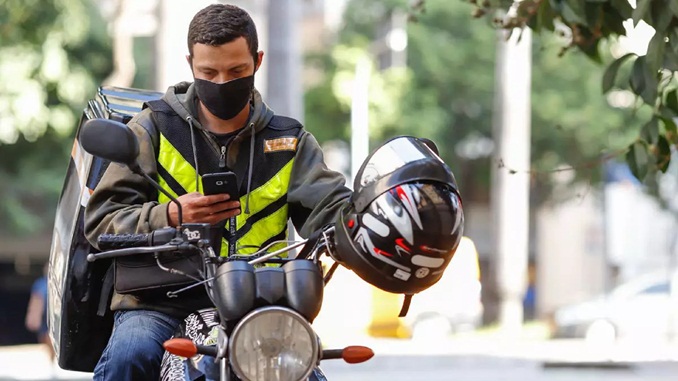 Pandemia dobrou delivery, mas reduziu renda de entregadores