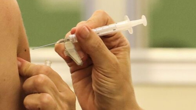 Até o momento, o estado de Minas Gerais já vacinou quase 840 mil pessoas com a primeira dose e mais de 375 mil, com a segunda