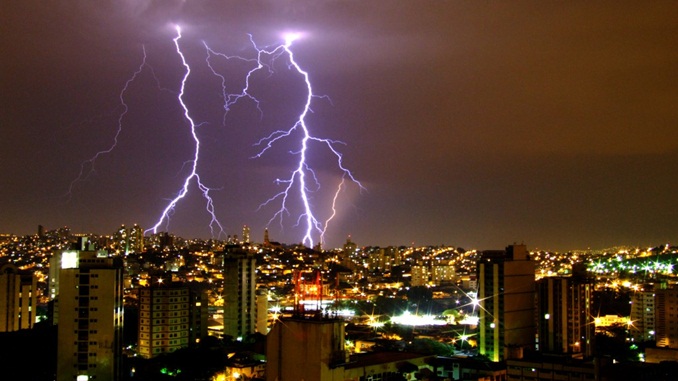 Cemig alerta sobre cuidados durante chuvas e raios