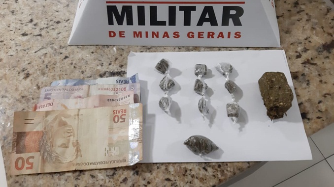 Adolescente é apreendido com drogas em Barbacena