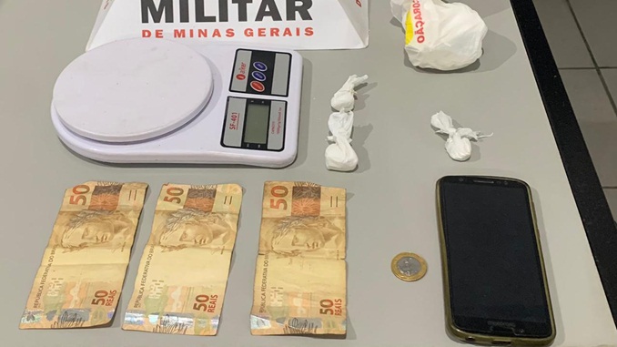 Jovem é preso por tráfico de drogas, em Barroso