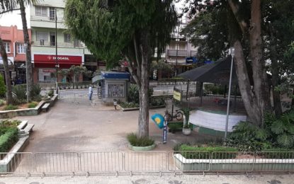 Praças de Barbacena são fechadas para evitar aglomerações