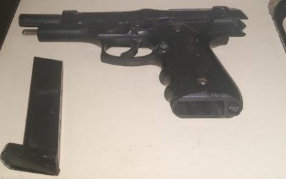 Polícia Militar apreende Simulacro de arma de fogo no Bairro Funcionários, em Barbacena