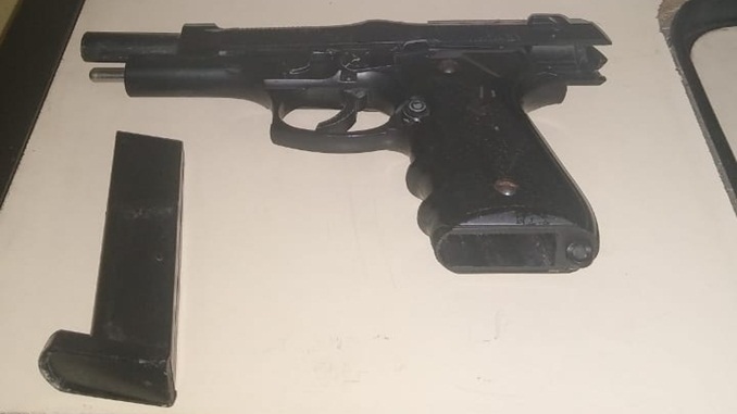 Polícia Militar apreende Simulacro de arma de fogo no Bairro Funcionários, em Barbacena