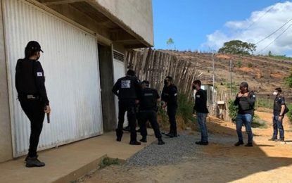 PCMG realiza operação para apurar duplo homicídio ocorrido em Presidente Bernardes