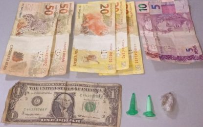 Dupla é presa por tráfico de drogas, em Barbacena