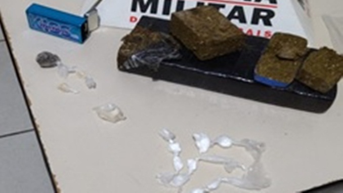 Suspeito é abordado com drogas em Batida Policial no centro de São Braz do Suaçuí