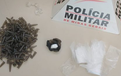 Duas pessoas são detidas acusadas de tráfico de drogas, em Barbacena