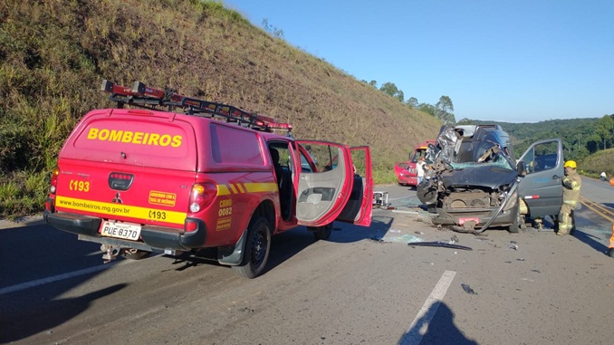 Sequência de acidentes envolve 4 veículos, faz 16 vítimas, sendo uma fatal