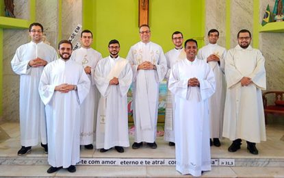 Seminaristas e diáconos participam de retiro para ordenações diaconal e sacerdotal em Barbacena